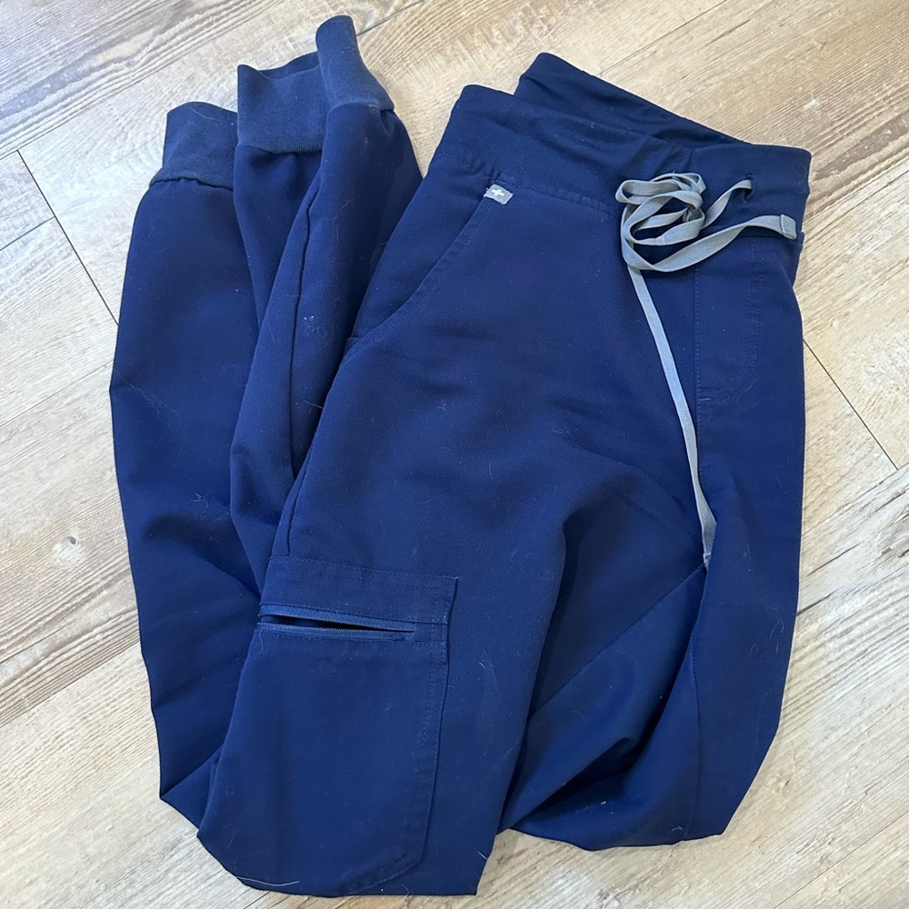 Navy blue Zamora figs jogger scrubs size small